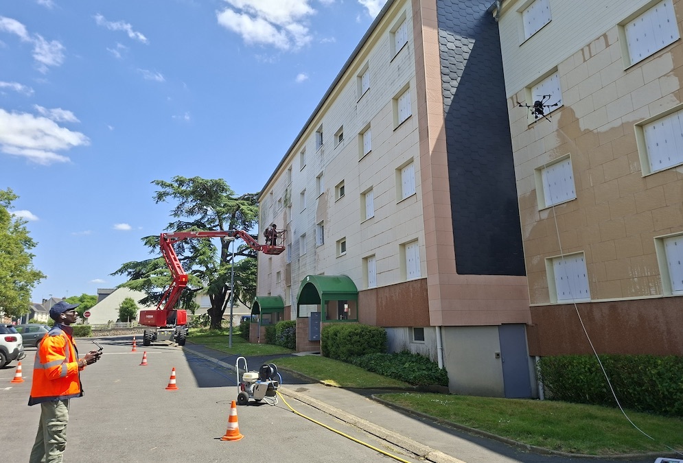 Nettoyage des façades par drone